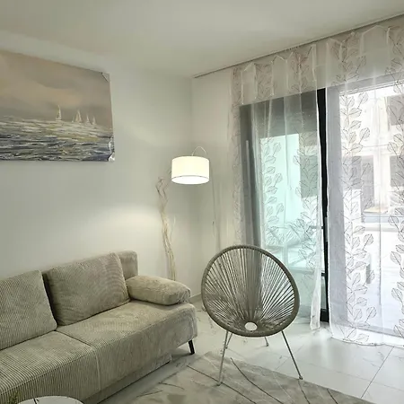 Y's Azure Horizon Apartment *